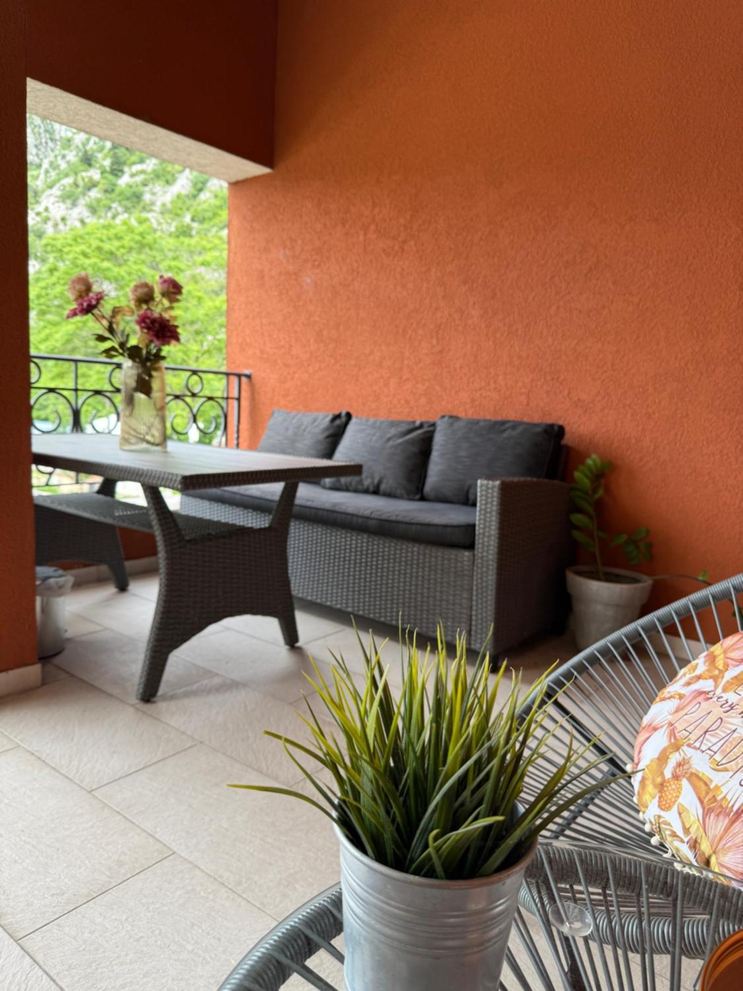 Apartment Atina Kotor Bagian luar foto
