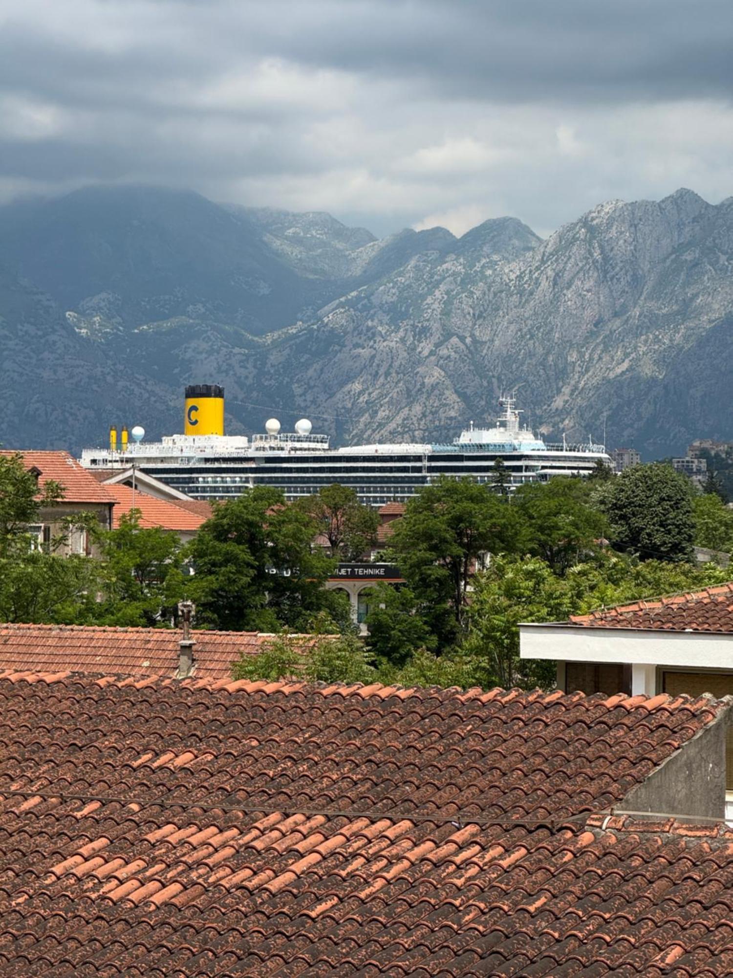 Apartment Atina Kotor Bagian luar foto