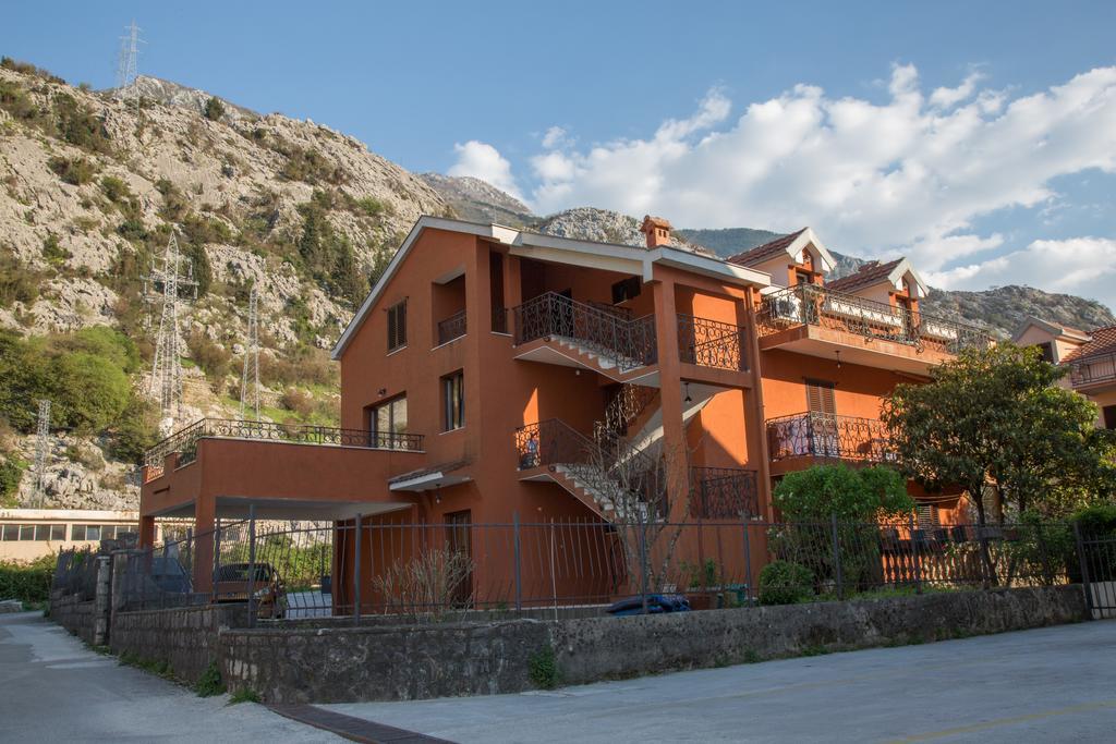 Apartment Atina Kotor Bagian luar foto