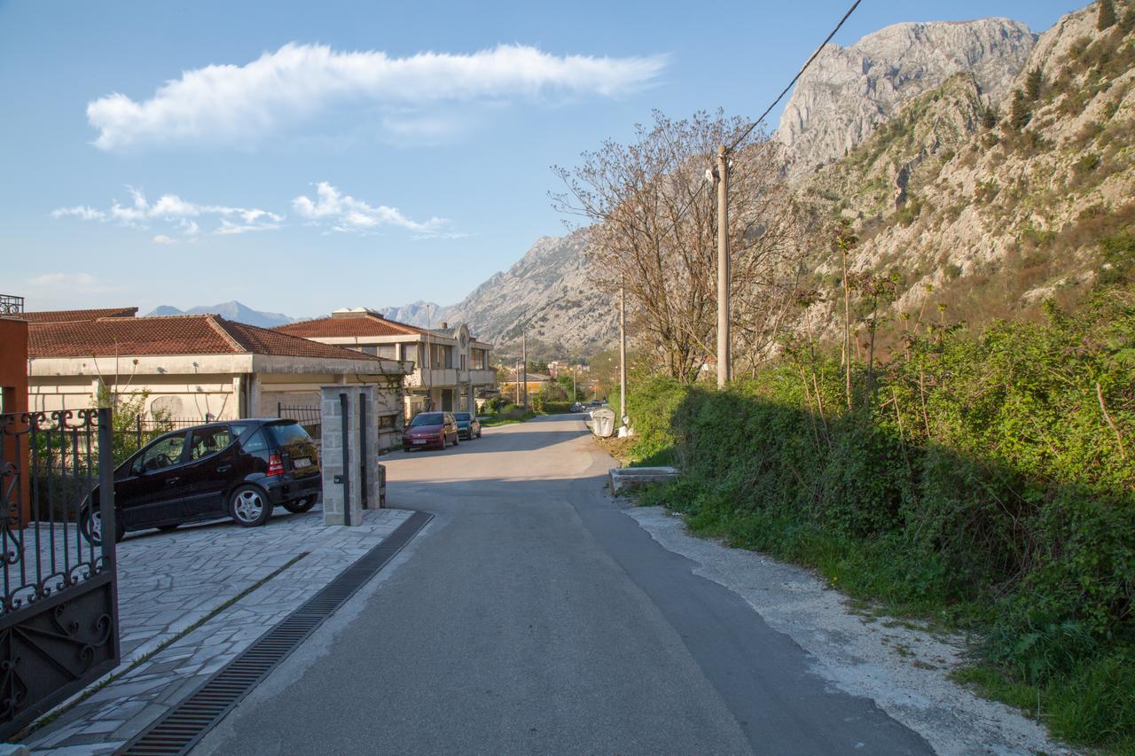 Apartment Atina Kotor Bagian luar foto